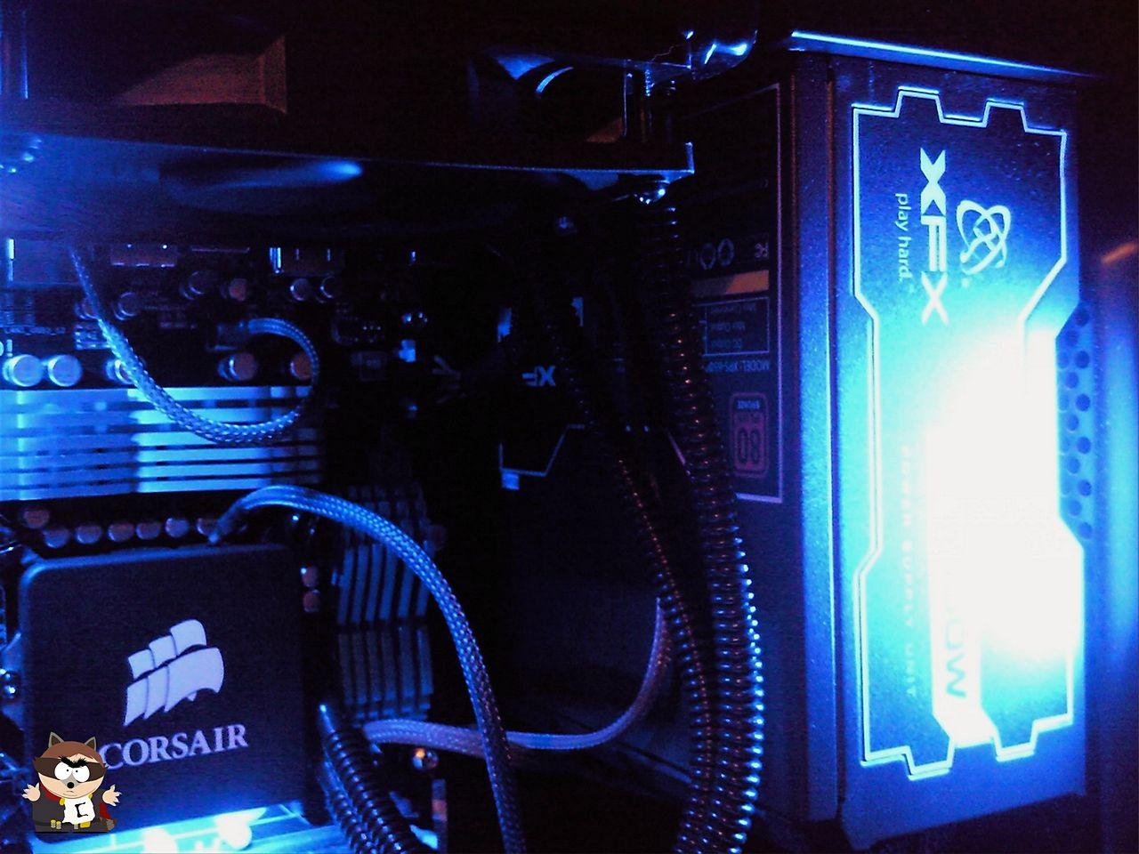 [31/01/2012] Fast and Furious: Raven-2-Casemod mit Carbonelementen und blauer Beleuchtung (25)