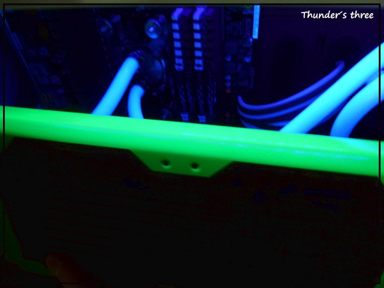 [20/01/2012] Wakü-PC in Weiß und Neongrün: Mit dem speziellen Farbmix zum Erfolg? Update: Graka-Abdeckung und Nvidia-Logo (2)