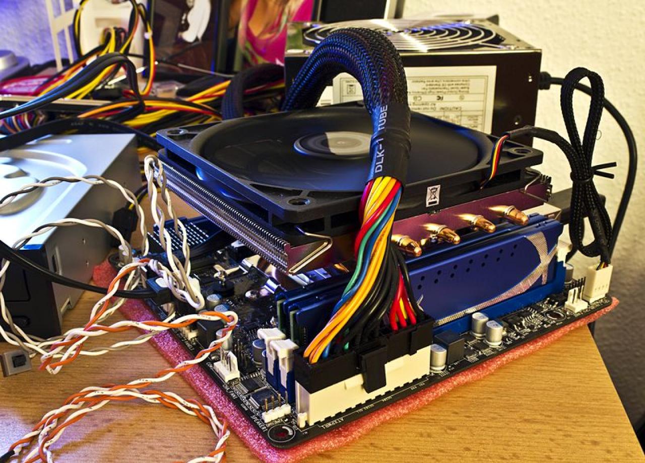 [24/01/2012] Update: Kartongehäuse und winziges Netzteil (3)