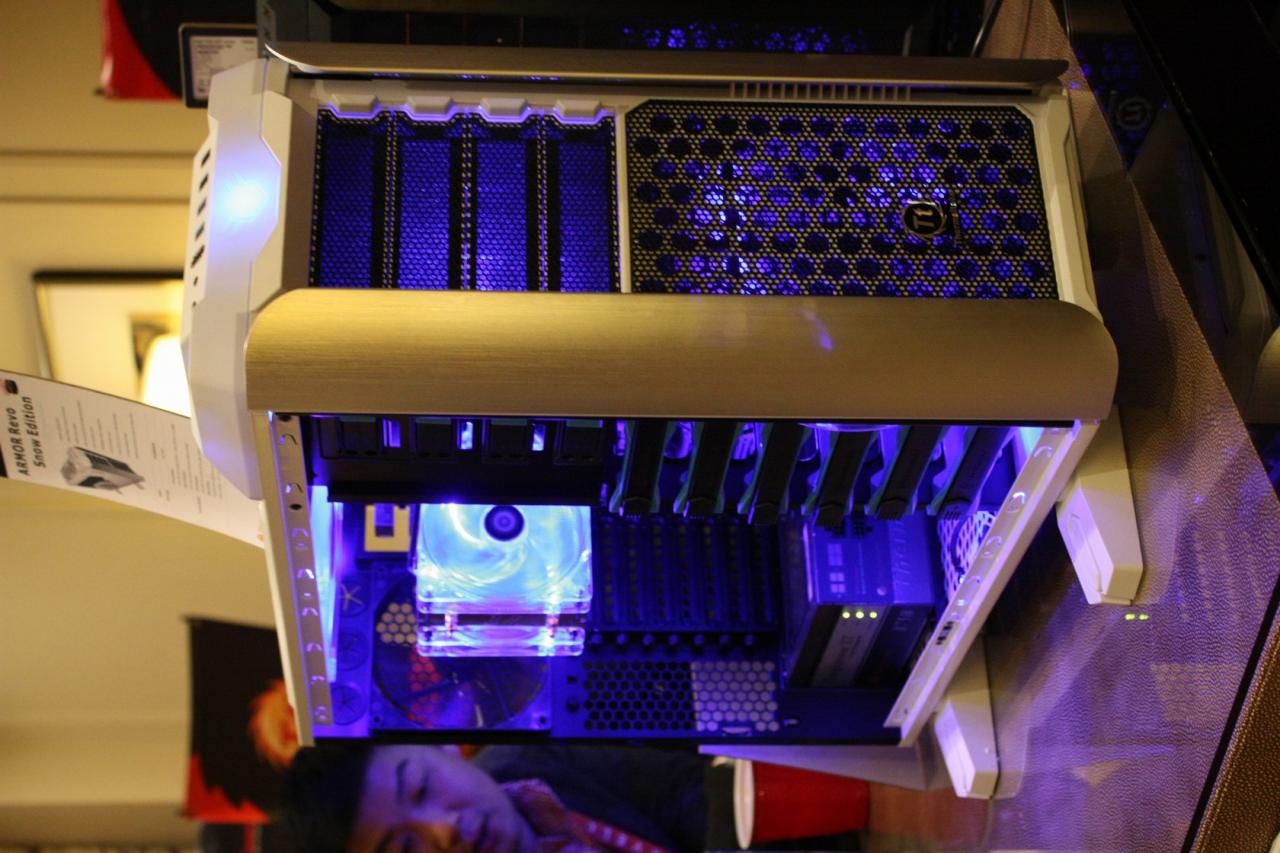 [11/01/2012] Thermaltake Armor Revo Snow Edition (5)