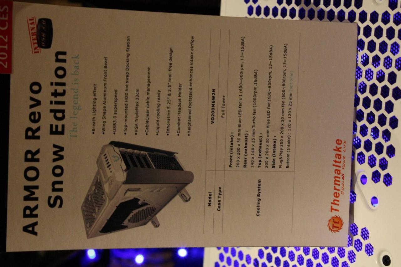 [11/01/2012] Thermaltake Armor Revo Snow Edition (6)