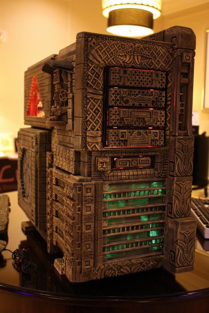[11/01/2012] Thermaltake Casemod auf der CES 2012 (2) (3)
