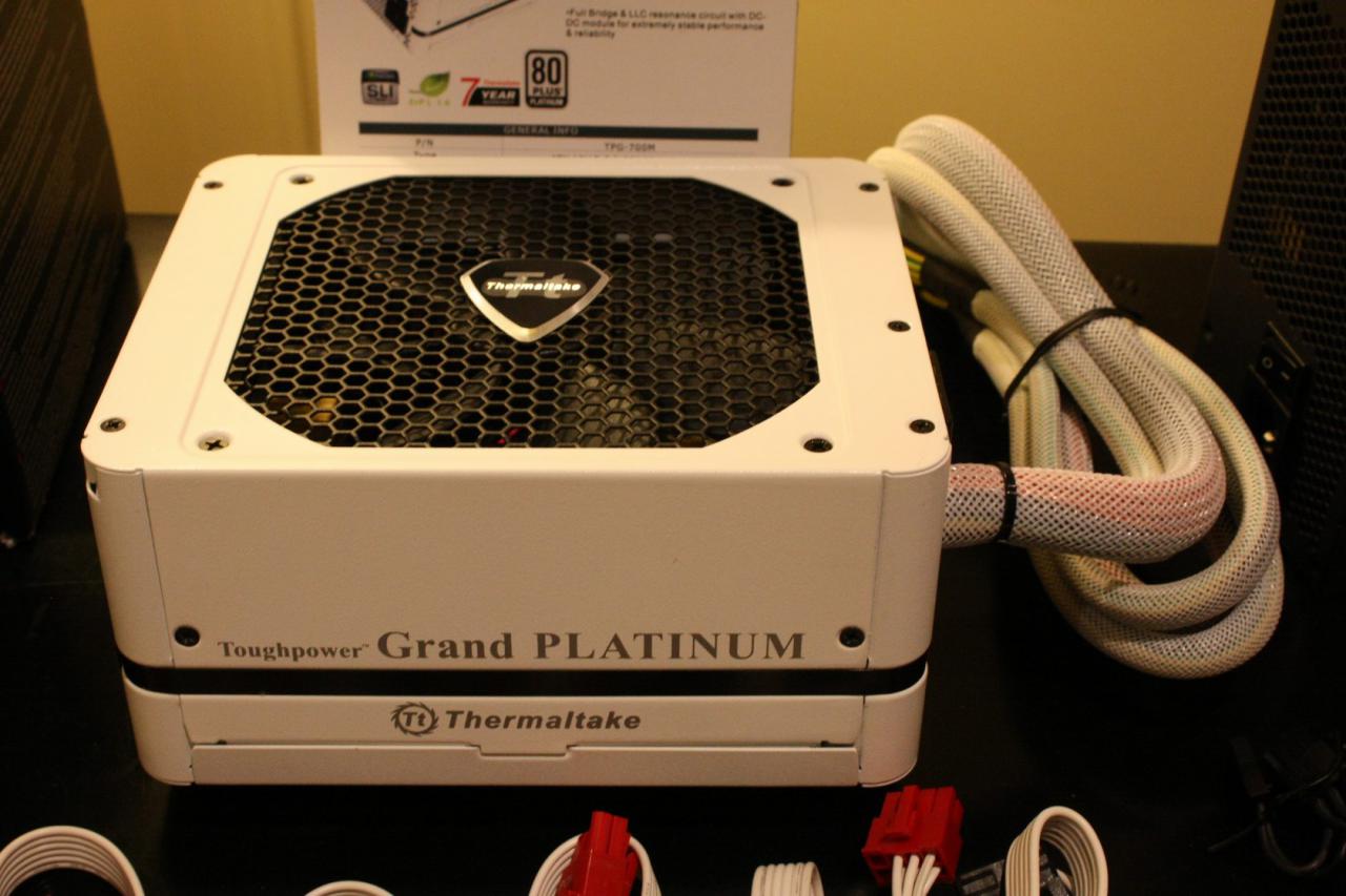 [11/01/2012] Thermaltake Netzteile auf der CES 2012 (1)