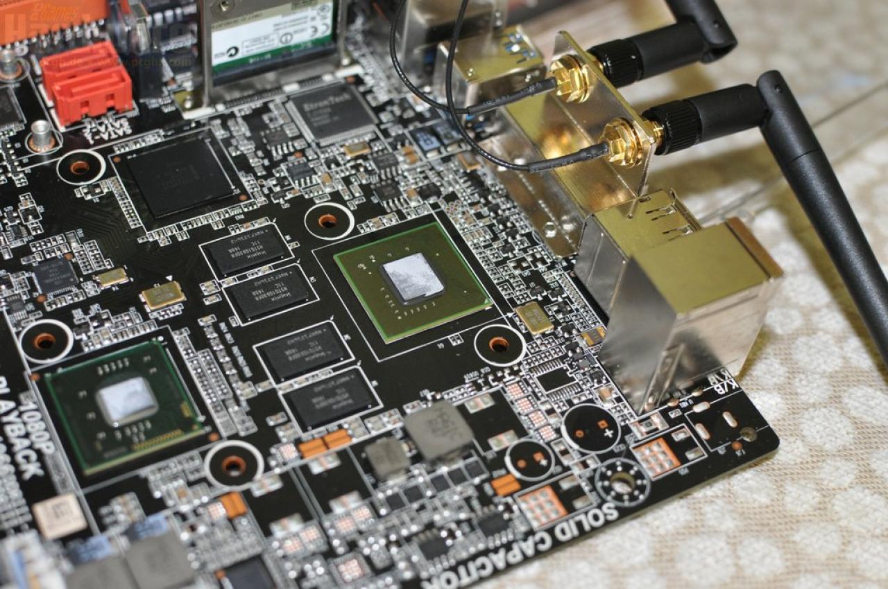 [11/01/2012] Zotac D2700 ITX WiFi Supreme 08