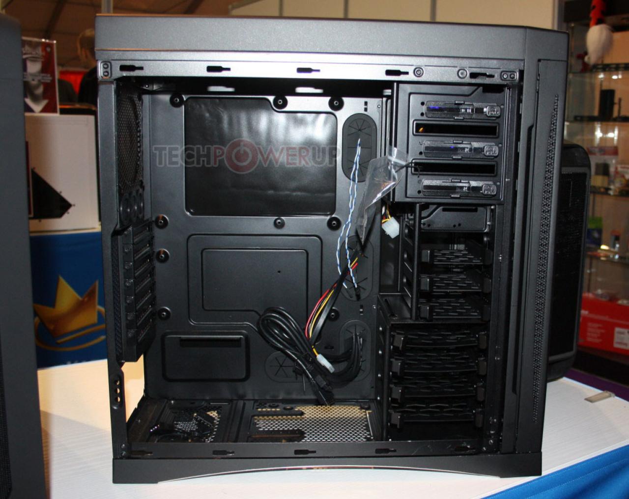 [31/01/2012] Bitfenix zeigt zwei neue Gehäuse. (4)