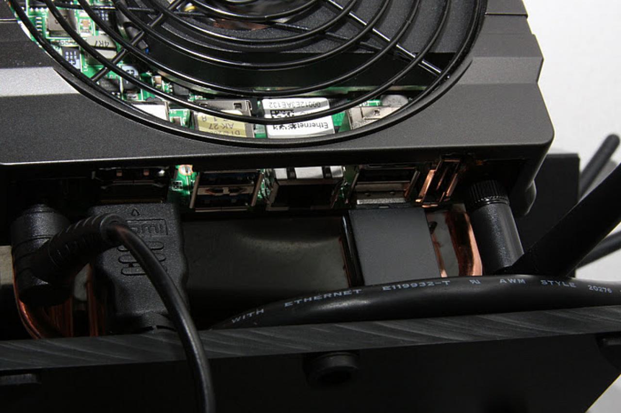 [13/01/2012] CES 2012: CPU-Kühler mit eingebautem Rechner lässt Nerd-Herzen höher schlagen. (2)