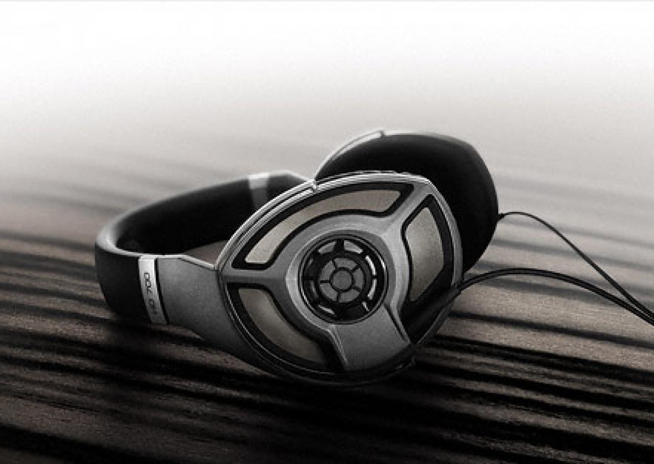 [11/01/2012] Sennheiser hat mit dem HD 700 einen neuen High-End-Kopfhörer aus hochwertigen Materialien vorgestellt. (2)