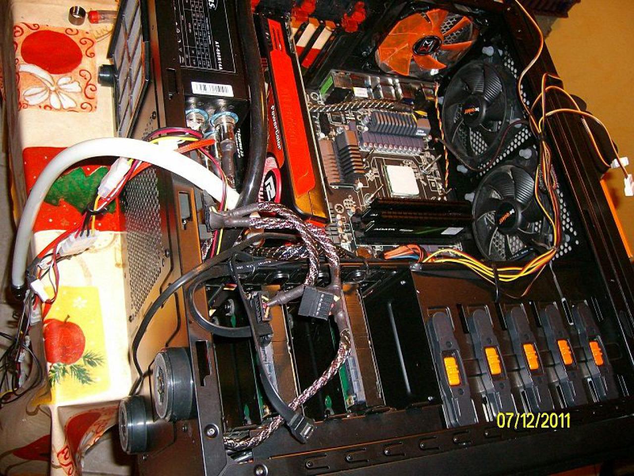 [05/01/2012] Leichtbau-Casecon mit schwerer Hardware: Sonntagsfahrer ist mit Bulldozer unterwegs (127)