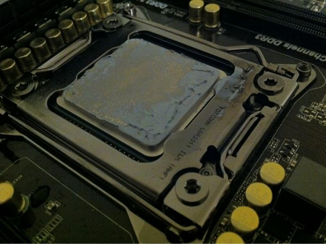 [18/01/2012] Update: CPU unter Wasser, Board im Backofen (19)