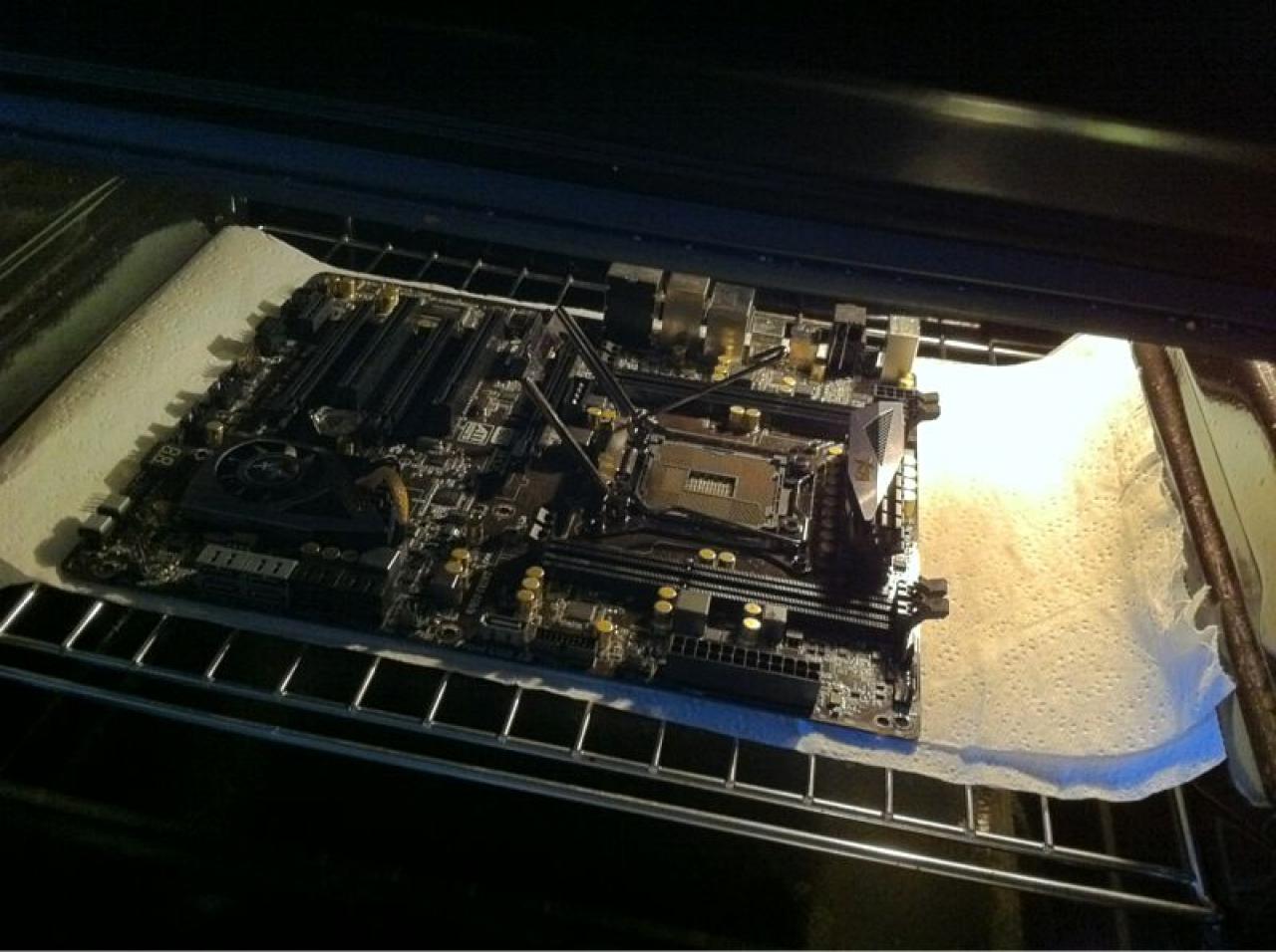 [18/01/2012] Update: CPU unter Wasser, Board im Backofen (21)