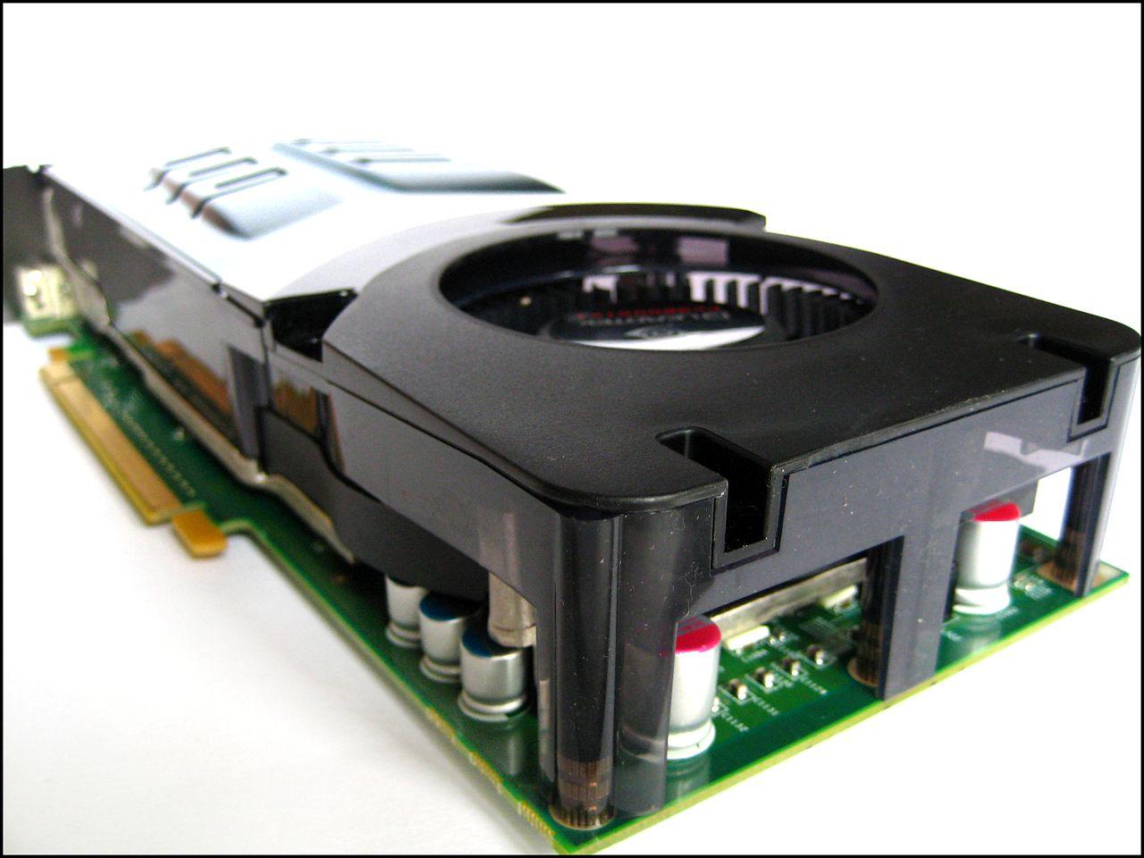 [04/01/2012] Schwarz-weiße Corsair-500R-Casemod: Mehr Kontrast geht nicht (4)