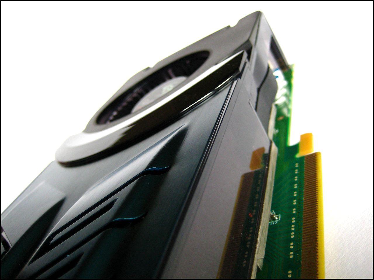 [04/01/2012] Schwarz-weiße Corsair-500R-Casemod: Mehr Kontrast geht nicht (5)