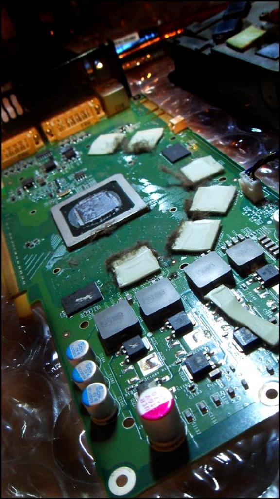 [04/01/2012] Schwarz-weiße Corsair-500R-Casemod: Mehr Kontrast geht nicht (18)