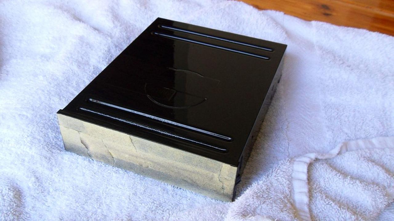 [04/01/2012] Schwarz-weiße Corsair-500R-Casemod: Mehr Kontrast geht nicht (19)
