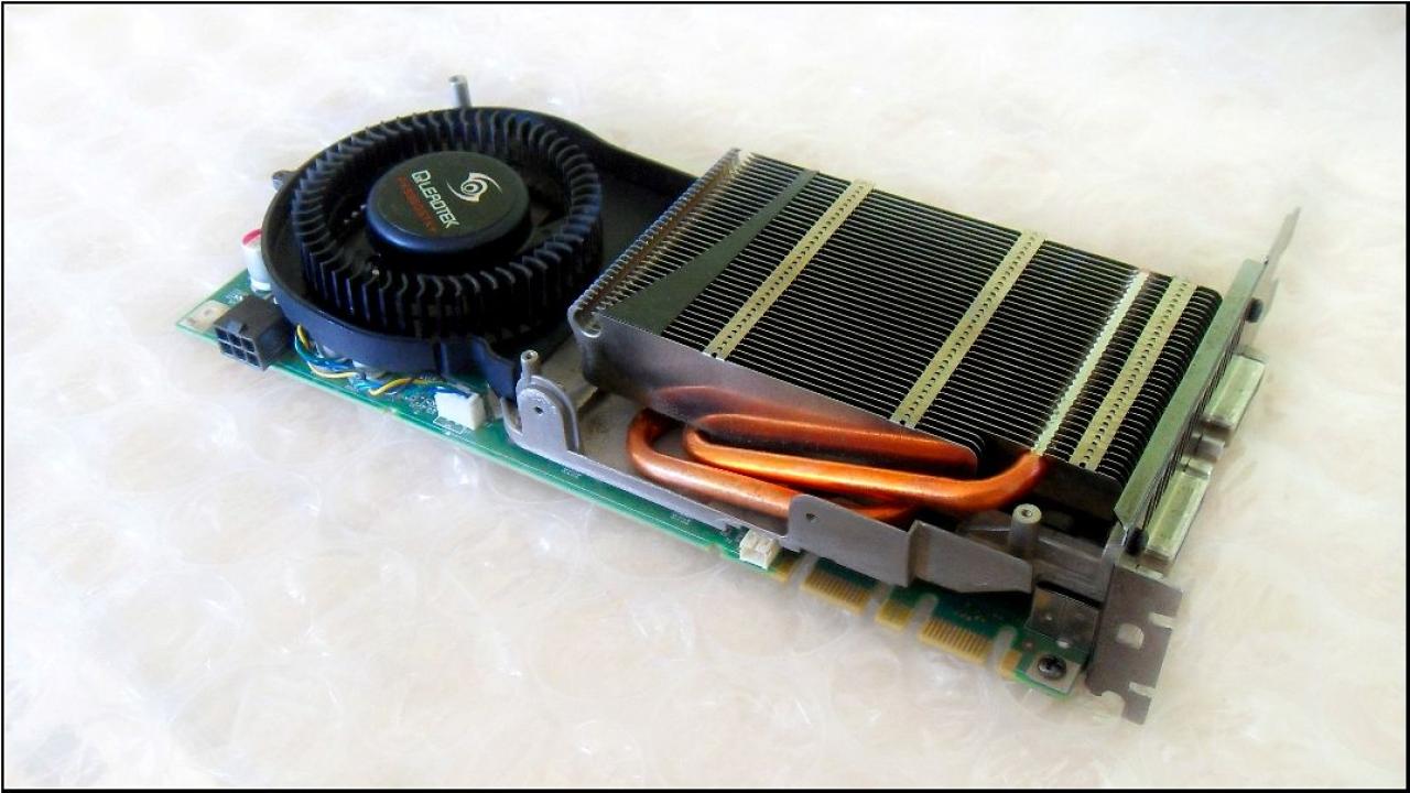 [04/01/2012] Schwarz-weiße Corsair-500R-Casemod: Mehr Kontrast geht nicht (20)