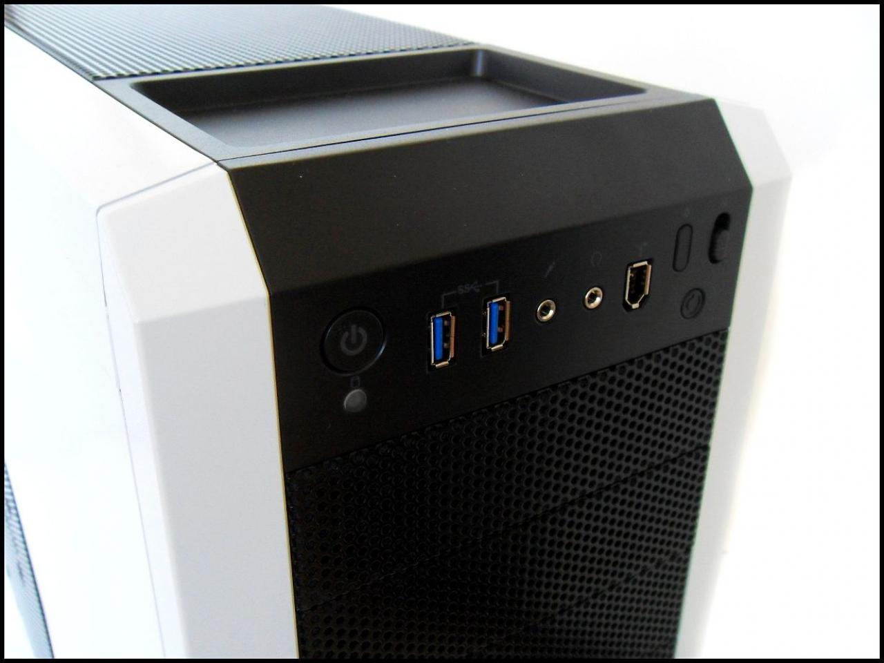 [04/01/2012] Schwarz-weiße Corsair-500R-Casemod: Mehr Kontrast geht nicht (28)