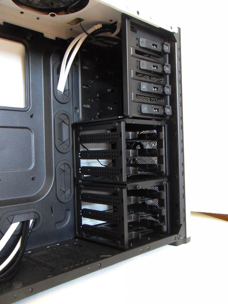 [04/01/2012] Schwarz-weiße Corsair-500R-Casemod: Mehr Kontrast geht nicht (33)