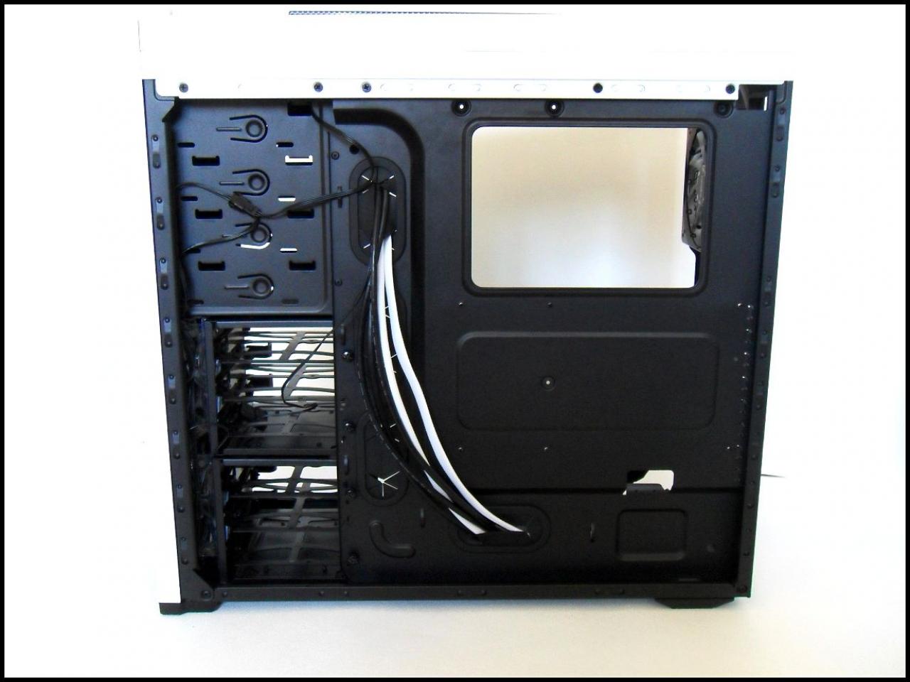 [04/01/2012] Schwarz-weiße Corsair-500R-Casemod: Mehr Kontrast geht nicht (34)