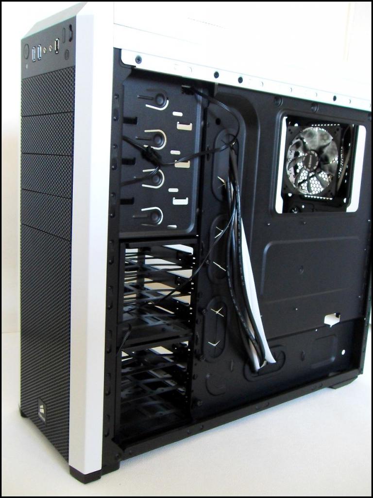 [04/01/2012] Schwarz-weiße Corsair-500R-Casemod: Mehr Kontrast geht nicht (35)