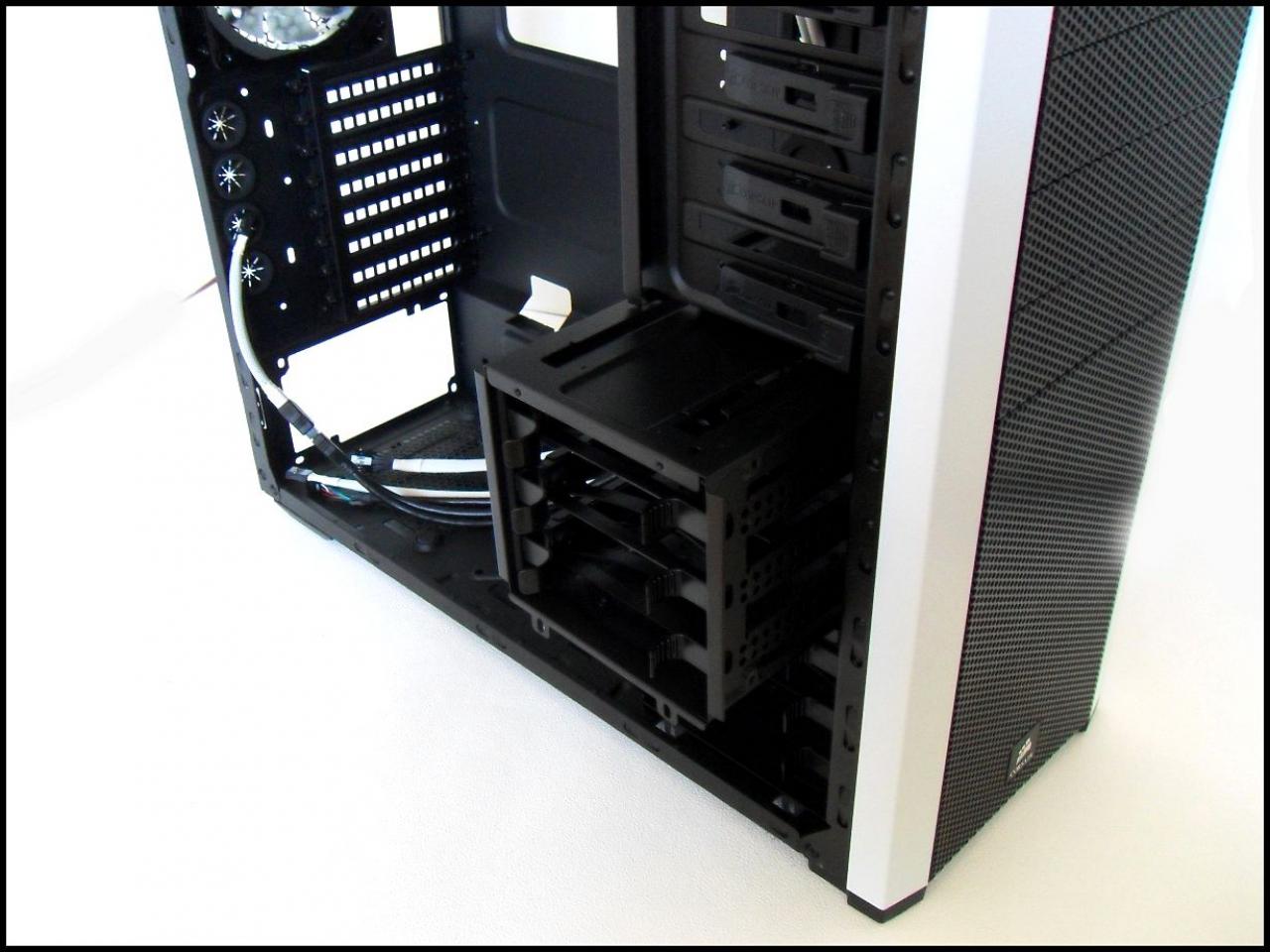 [04/01/2012] Schwarz-weiße Corsair-500R-Casemod: Mehr Kontrast geht nicht (37)