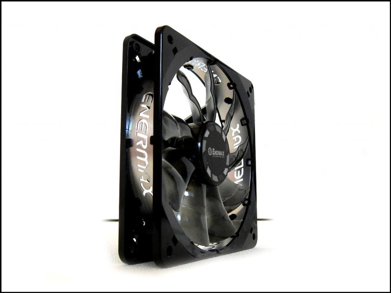 [04/01/2012] Schwarz-weiße Corsair-500R-Casemod: Mehr Kontrast geht nicht (46)