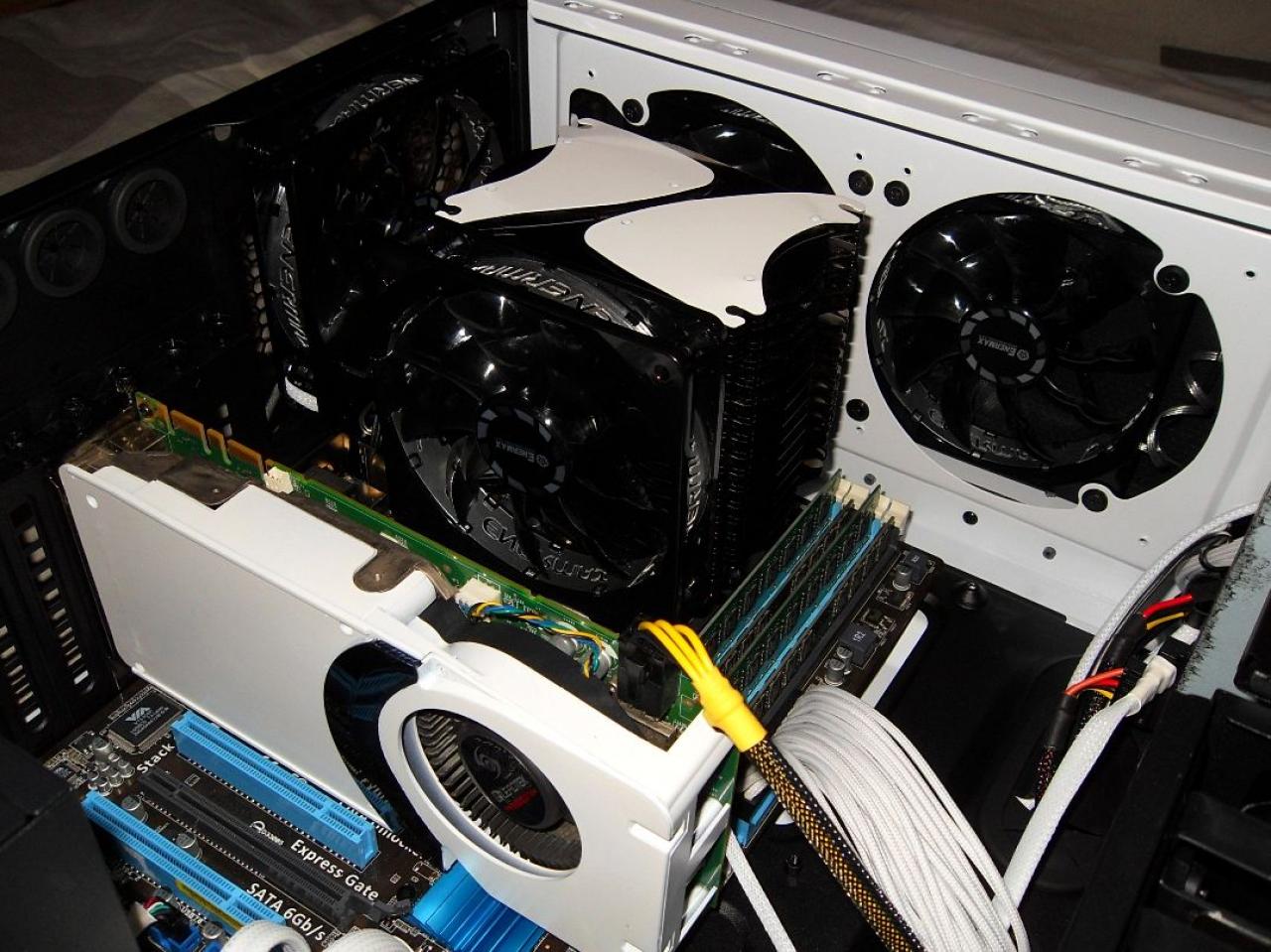 [04/01/2012] Schwarz-weiße Corsair-500R-Casemod: Mehr Kontrast geht nicht (56)