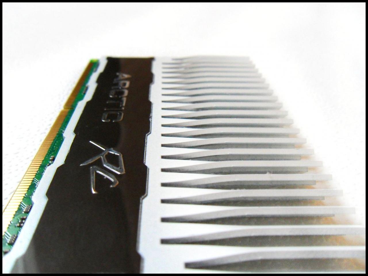 [04/01/2012] Schwarz-weiße Corsair-500R-Casemod: Mehr Kontrast geht nicht (59)