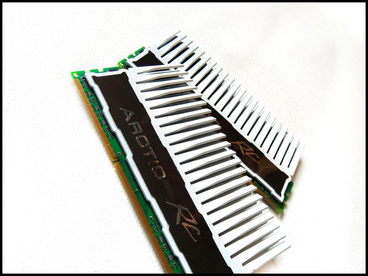 [04/01/2012] Schwarz-weiße Corsair-500R-Casemod: Mehr Kontrast geht nicht (61)