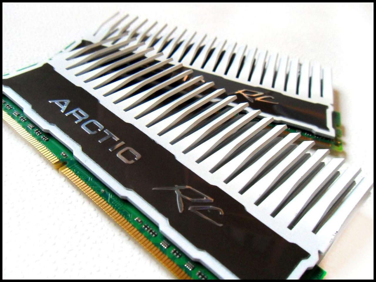 [04/01/2012] Schwarz-weiße Corsair-500R-Casemod: Mehr Kontrast geht nicht (62)
