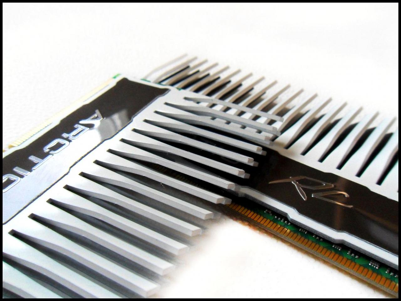 [04/01/2012] Schwarz-weiße Corsair-500R-Casemod: Mehr Kontrast geht nicht (63)