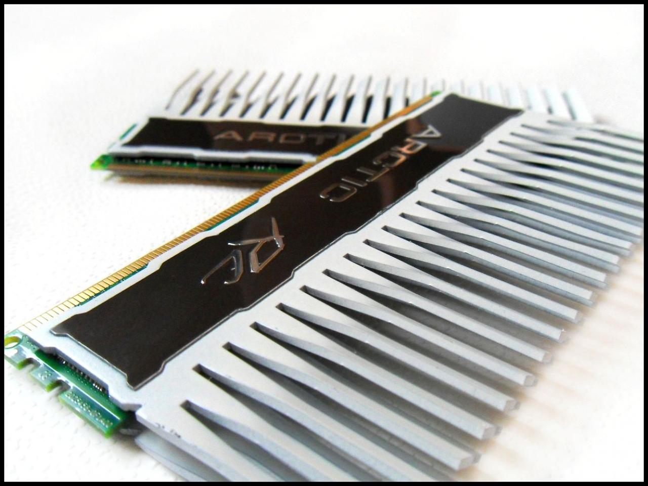 [04/01/2012] Schwarz-weiße Corsair-500R-Casemod: Mehr Kontrast geht nicht (67)