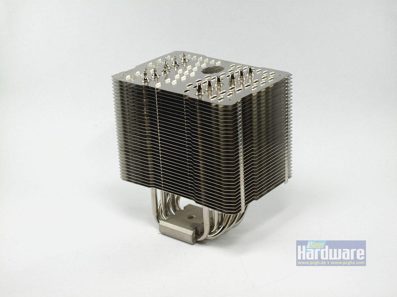 [12/01/2012] Thermalright HR-02: perfekt verarbeitet und mit einer interessanten Lamellenstruktur, die Vorteile bei einem schwachen Luftstrom verspricht