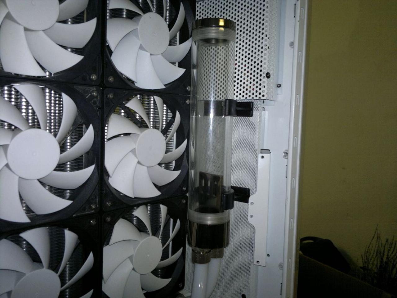 [10/01/2012] Verrücktes Twin-Tower-Projekt: Ein eigenes PC-Gehäuse nur für die Kühlung (17)