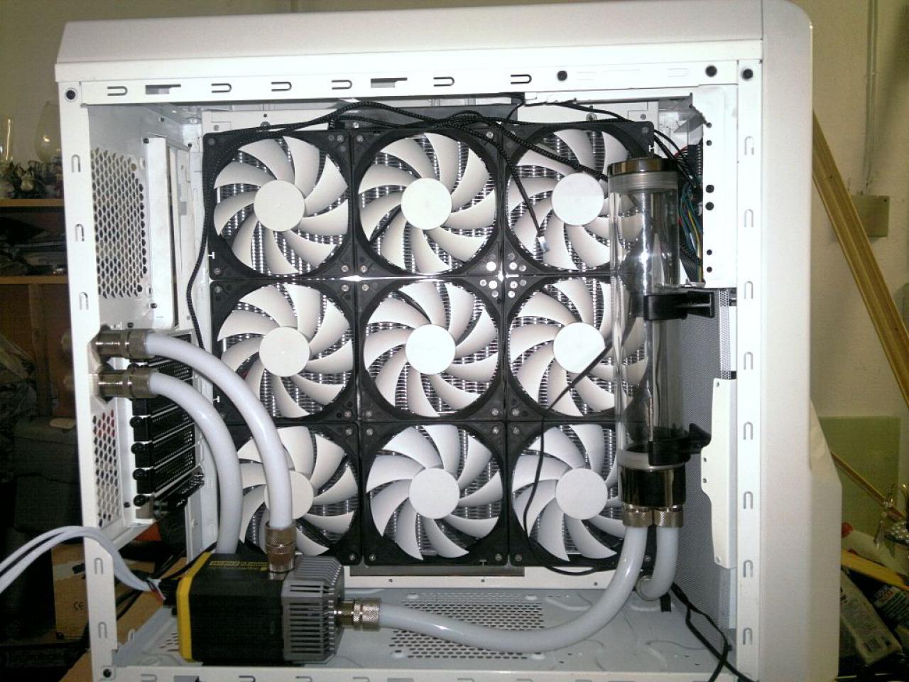 [10/01/2012] Verrücktes Twin-Tower-Projekt: Ein eigenes PC-Gehäuse nur für die Kühlung (25)