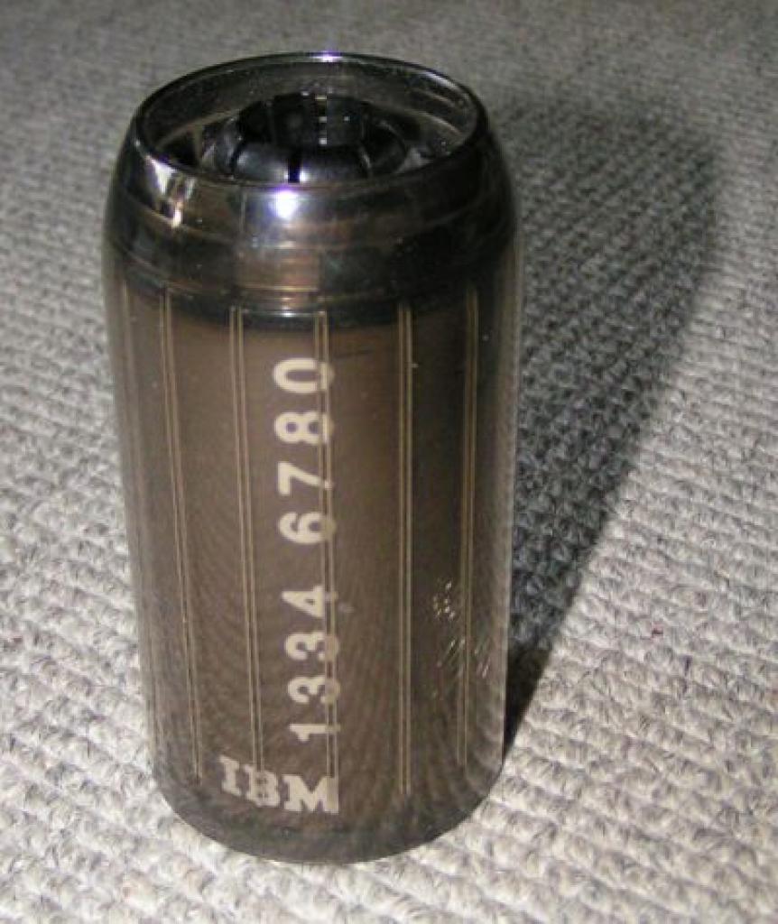 [09/02/2012] IBM 3850 Bandkapsel (Cartridge Closed)