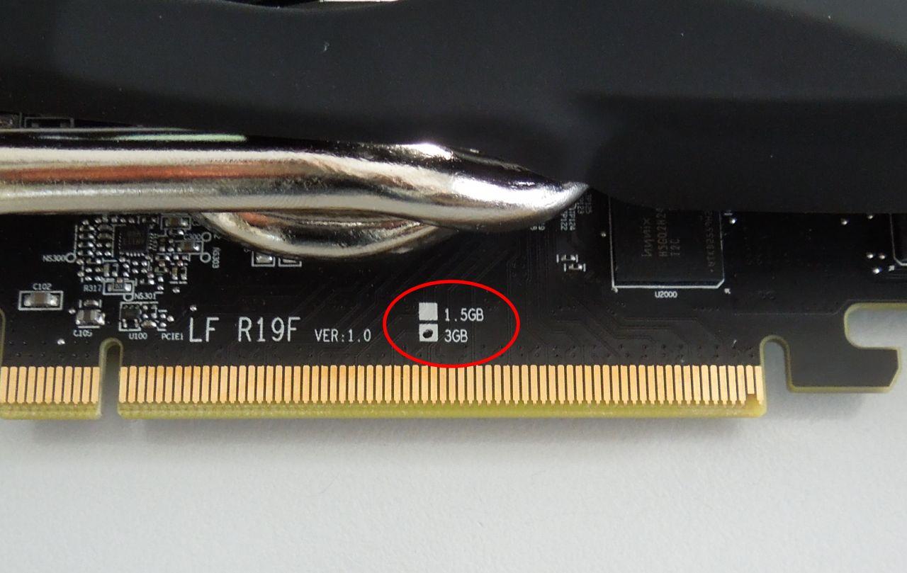 [17/02/2012] Viel oder ganz viel Grafikspeicher, das ist hier die Frage, die ein unscheinbarer schwarzer Punkt auf dem PCB der Radeon HD 7950 klärt. Bleibt zu hoffen, dass diese eigenwillige Kennzeichnung nicht von Raff höchstpersönlich vorgenommen würde. 