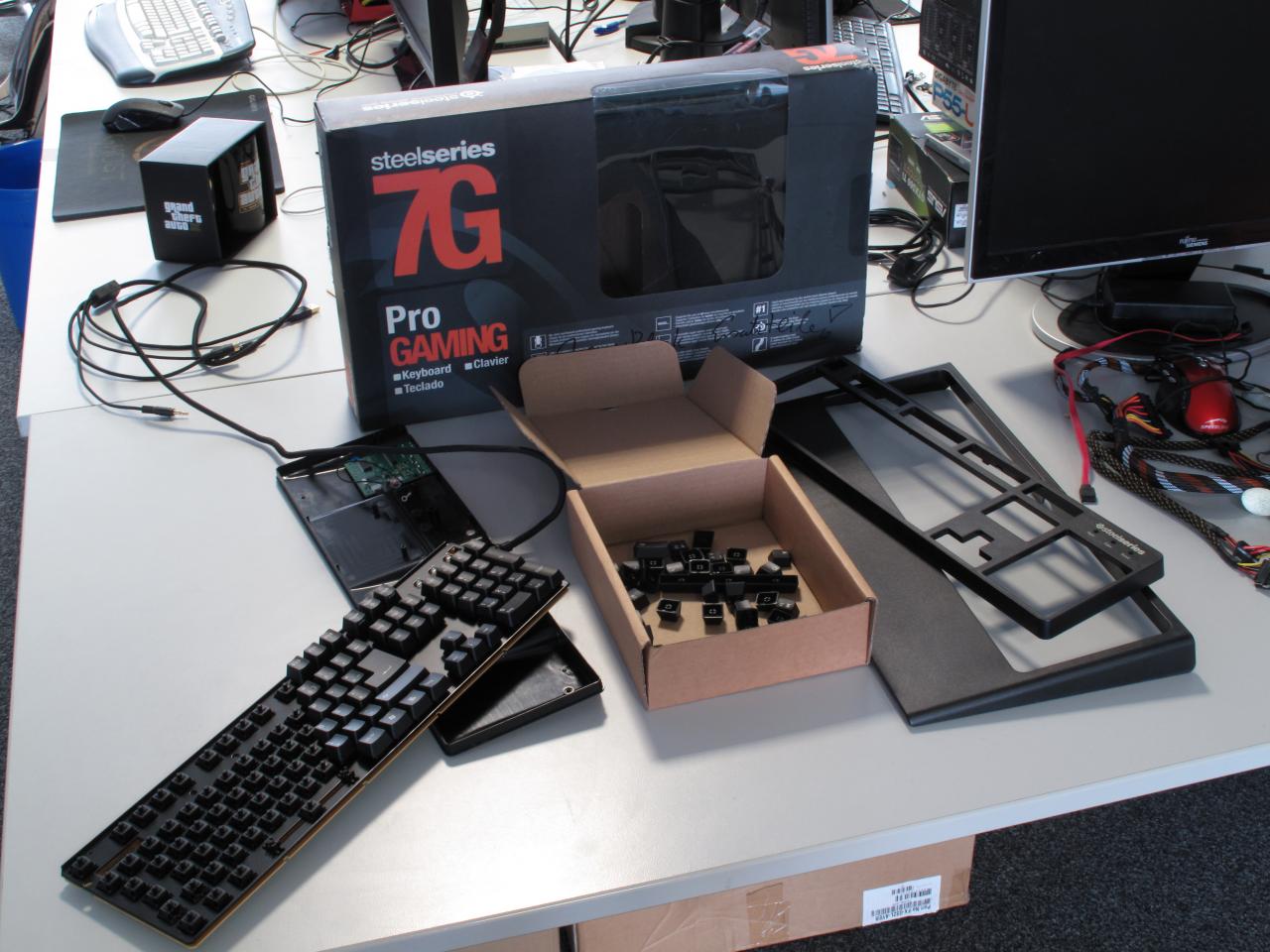 [10/02/2012] Eine Tastatur in seine Kleinteile zerlegen?! Hat der Spiele-Onkel denn nichts besseres zu tun?