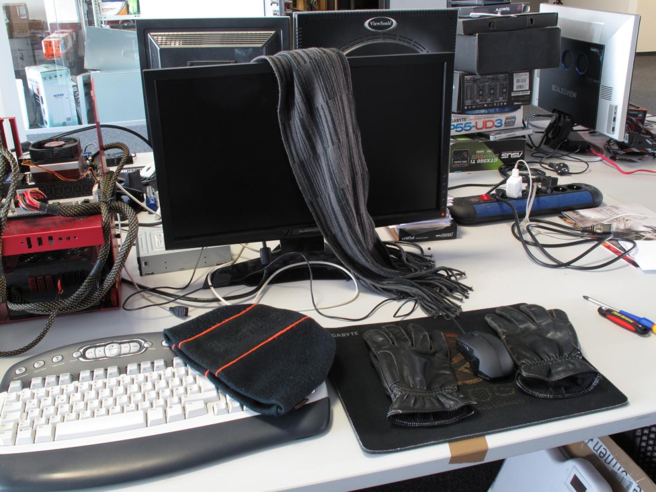 [03/02/2012] Das eisige Wetter dieser Tage erfordert passendes Equipment. Unser Spiele-Onkel Frank ist bestens gegen die Kälte gerüstet.