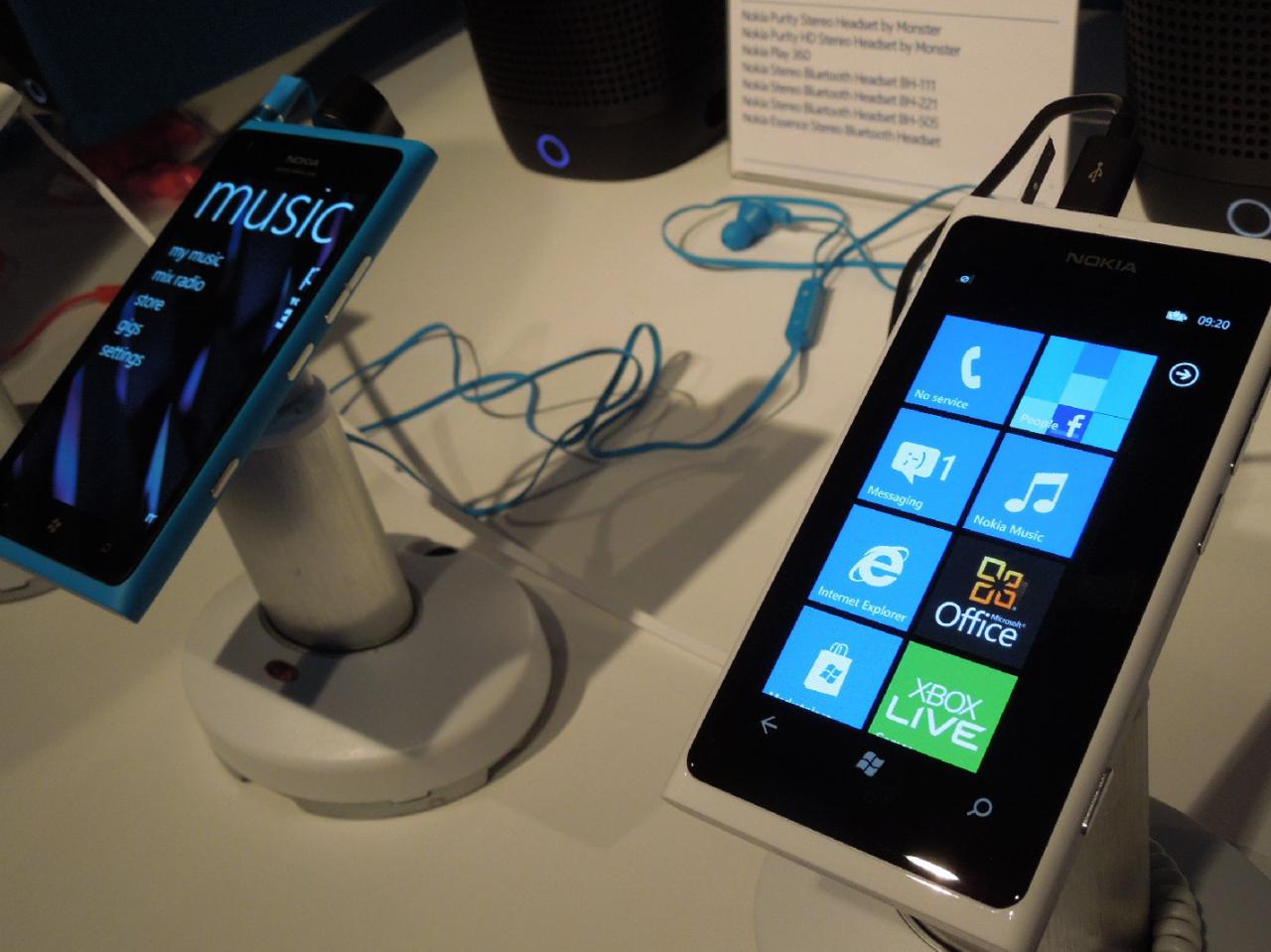 [27/02/2012] Nokia Lumia 900 und Lumia 610 (190 Euro) im Hans-on-Test mit Nokia Music und Nokia Read (10)