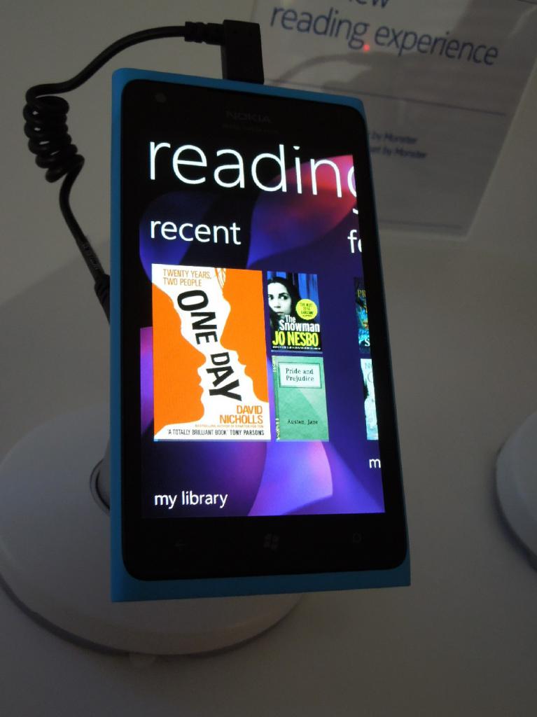 [27/02/2012] Nokia Lumia 900 und Lumia 610 (190 Euro) im Hans-on-Test mit Nokia Music und Nokia Read (13)