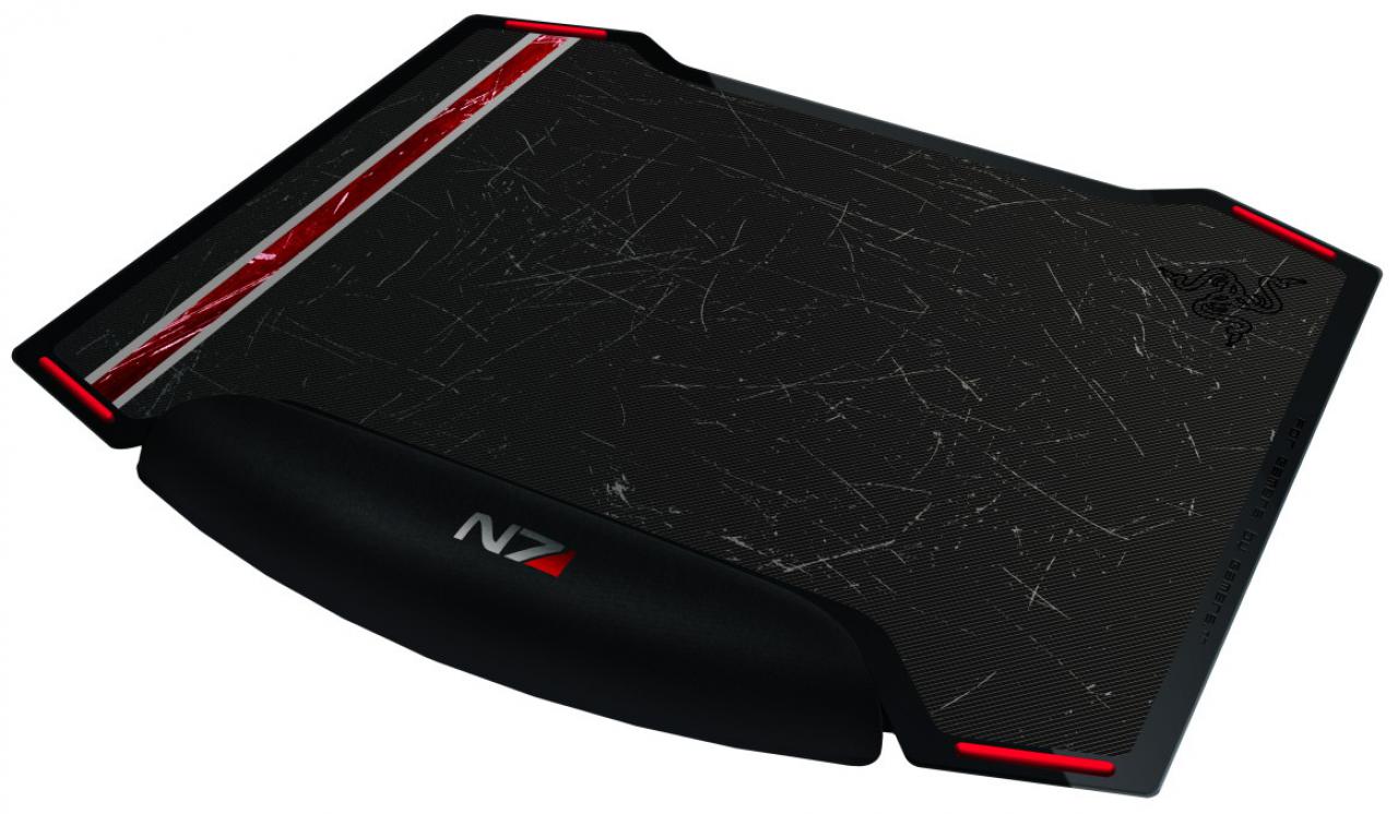 [17/02/2012] Mass Effect 3 Razer Vespula Dual Sided Gaming Mouse Mat