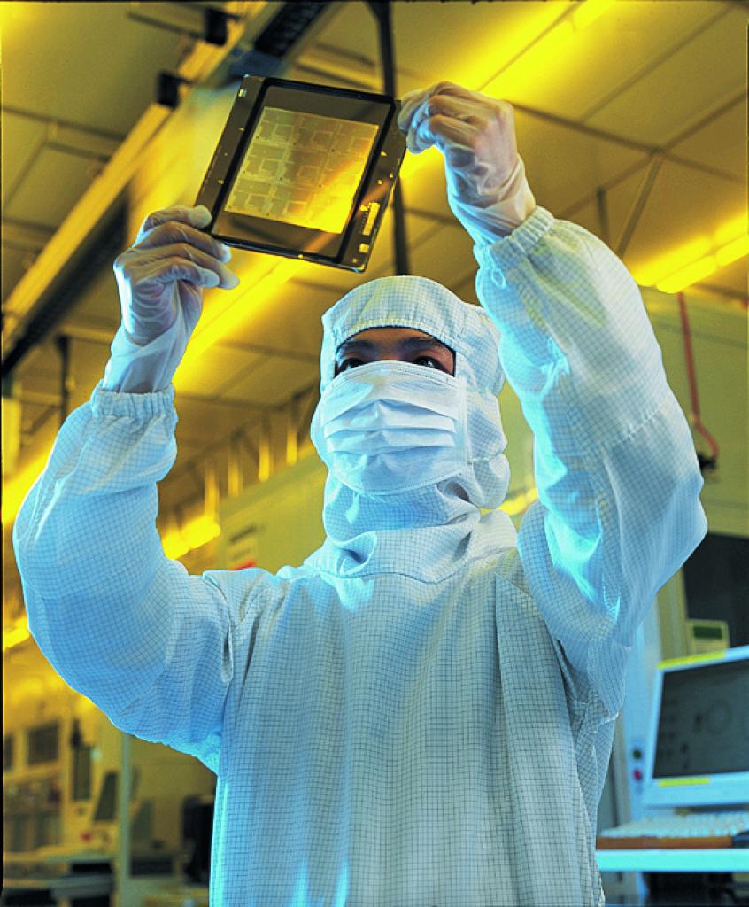 [28/02/2012] Nvidias 28 nm Wafer: Nach Angaben von Huang hat Nvidia bereits eine stattliche Anzahl an Kepler-Chips vorliegen. Der Nvidia-Chef habe ein 