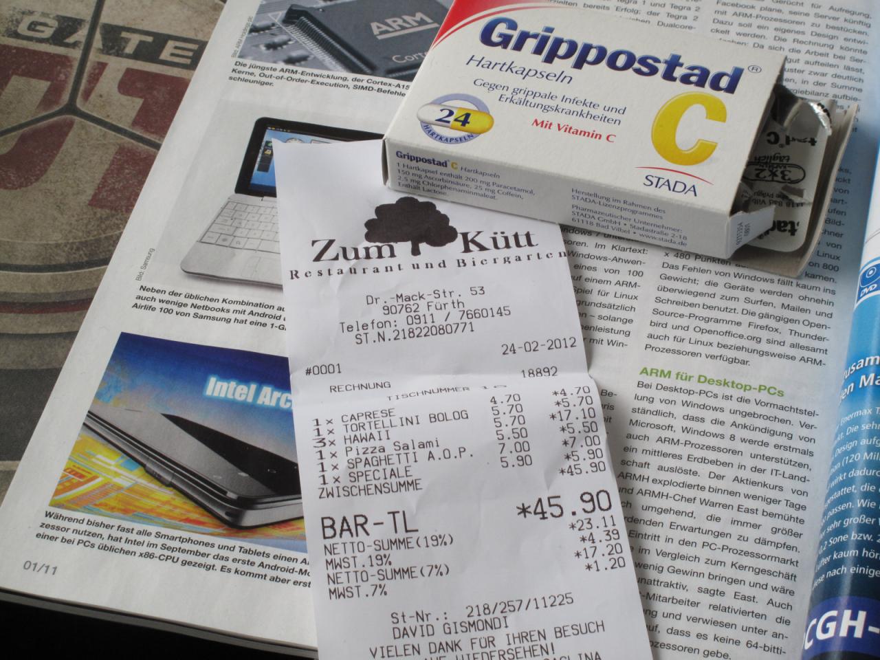 [24/02/2012] Grundnahrungsmittel eines Redakteurs: Pizza und Grippostad C.