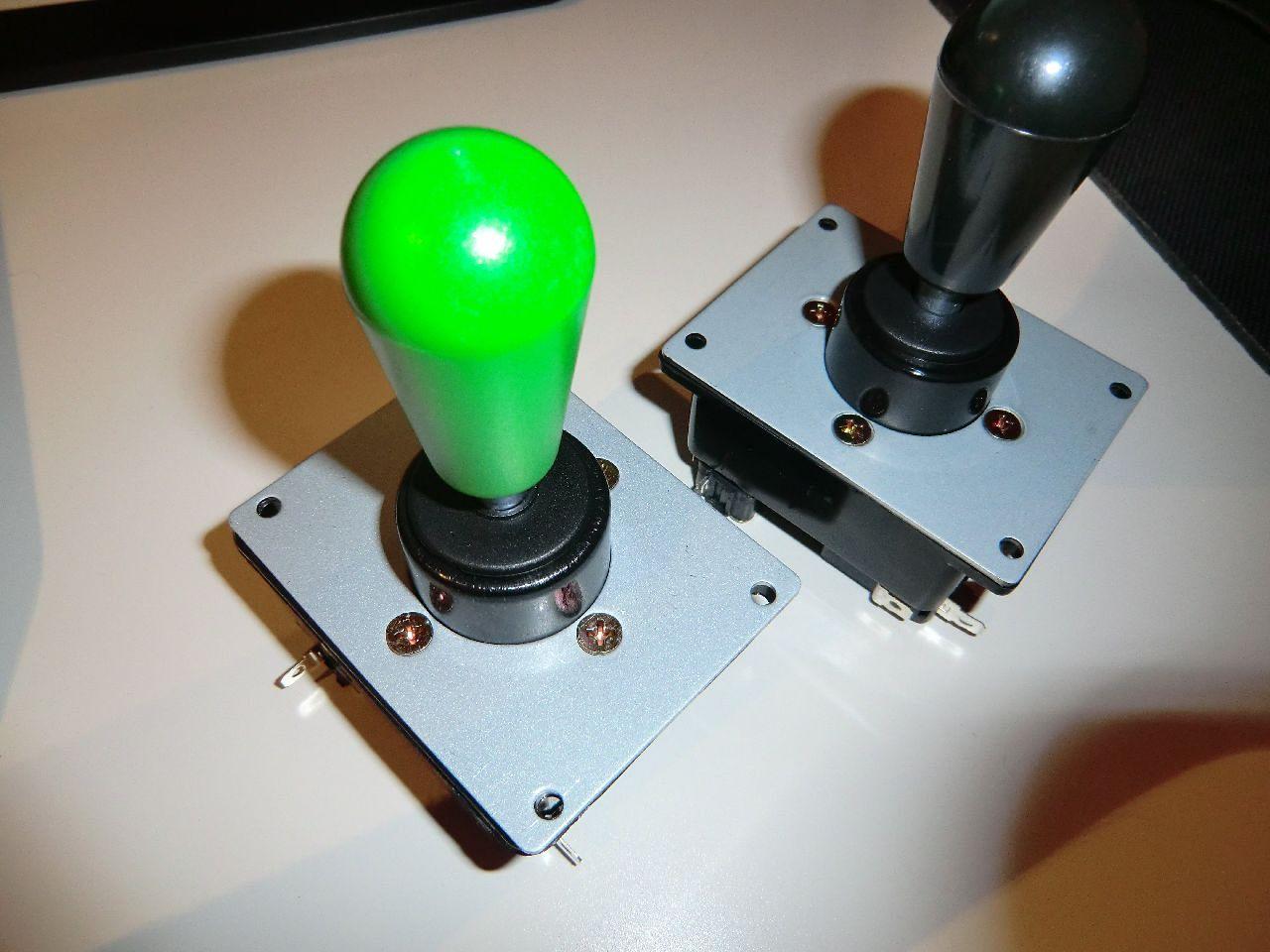 [10/02/2012] Von tolga9009 gefertigte Arcade-Sticks (29)