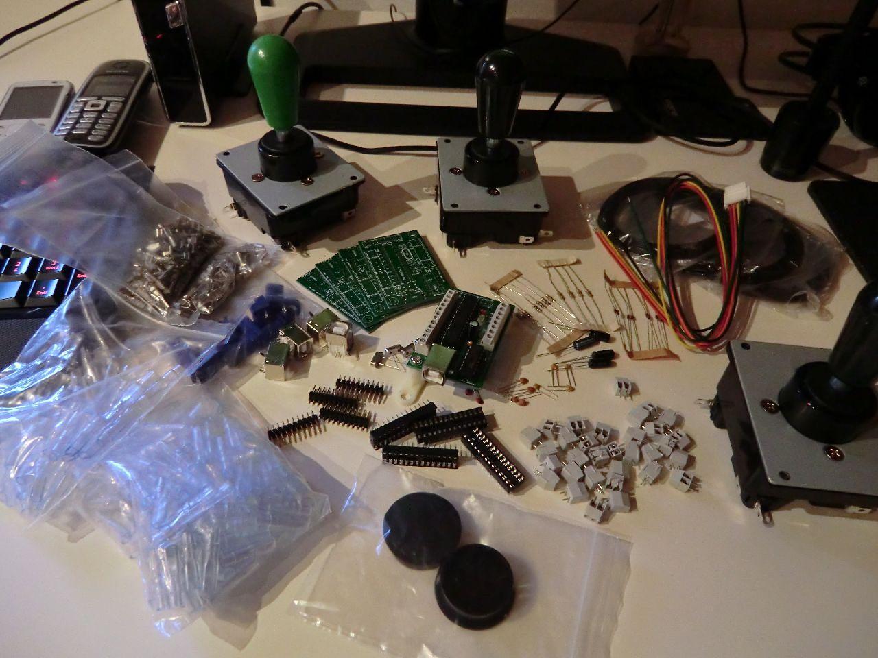 [10/02/2012] Von tolga9009 gefertigte Arcade-Sticks (30)