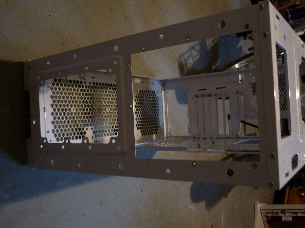 [03/02/2012] Wakü-Casemod: Blaues Leuchten aus dem Cooler Master CM 690 II (8)