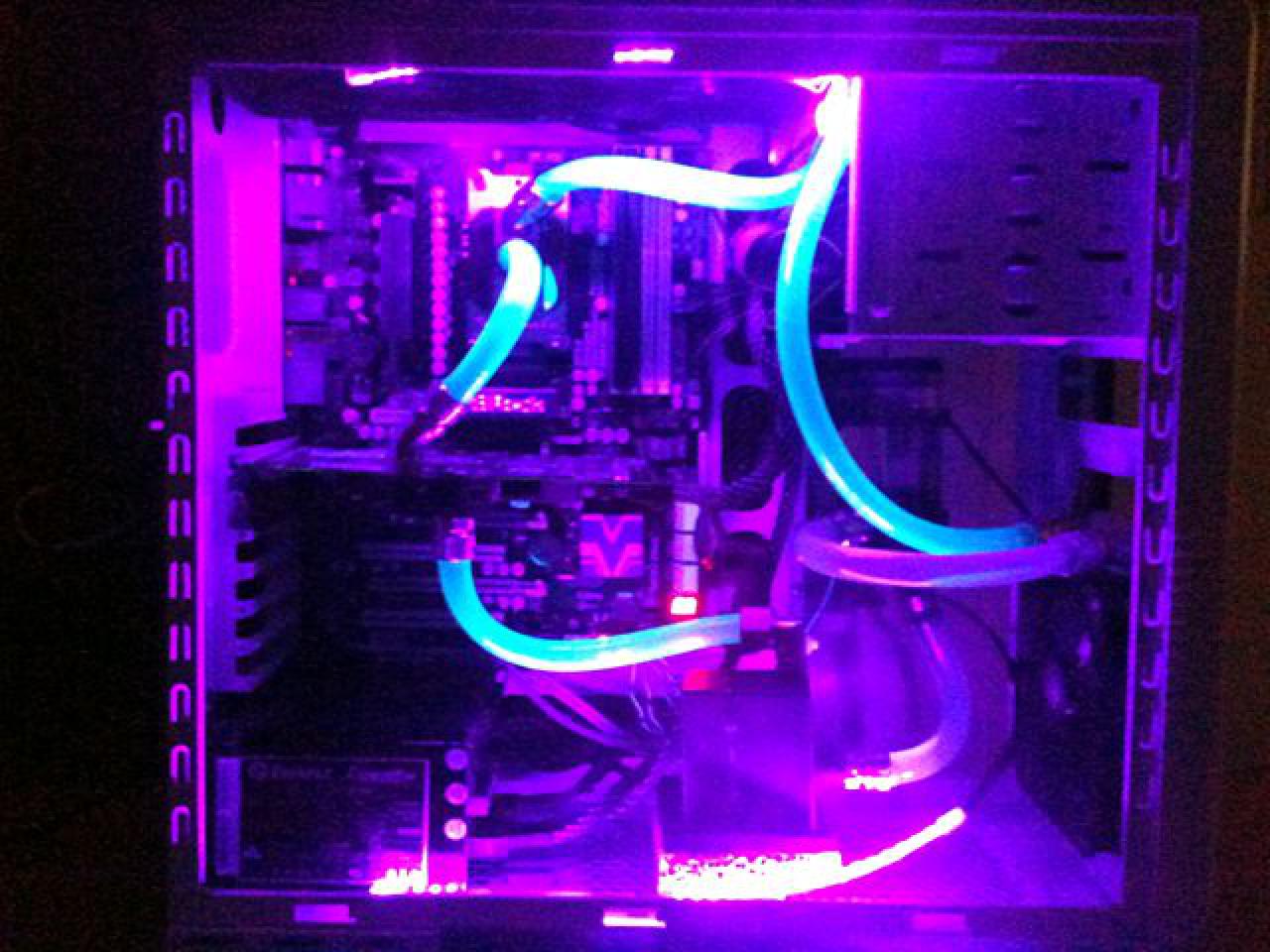 [03/02/2012] Wakü-Casemod: Blaues Leuchten aus dem Cooler Master CM 690 II (12)