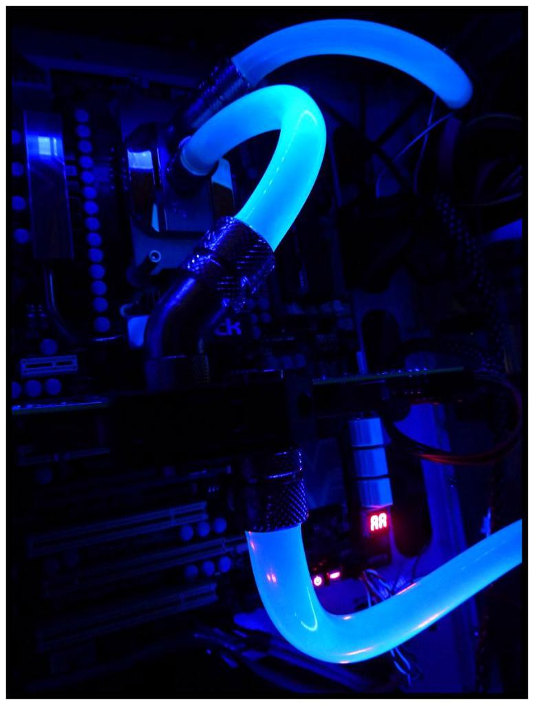 [03/02/2012] Wakü-Casemod: Blaues Leuchten aus dem Cooler Master CM 690 II (18)