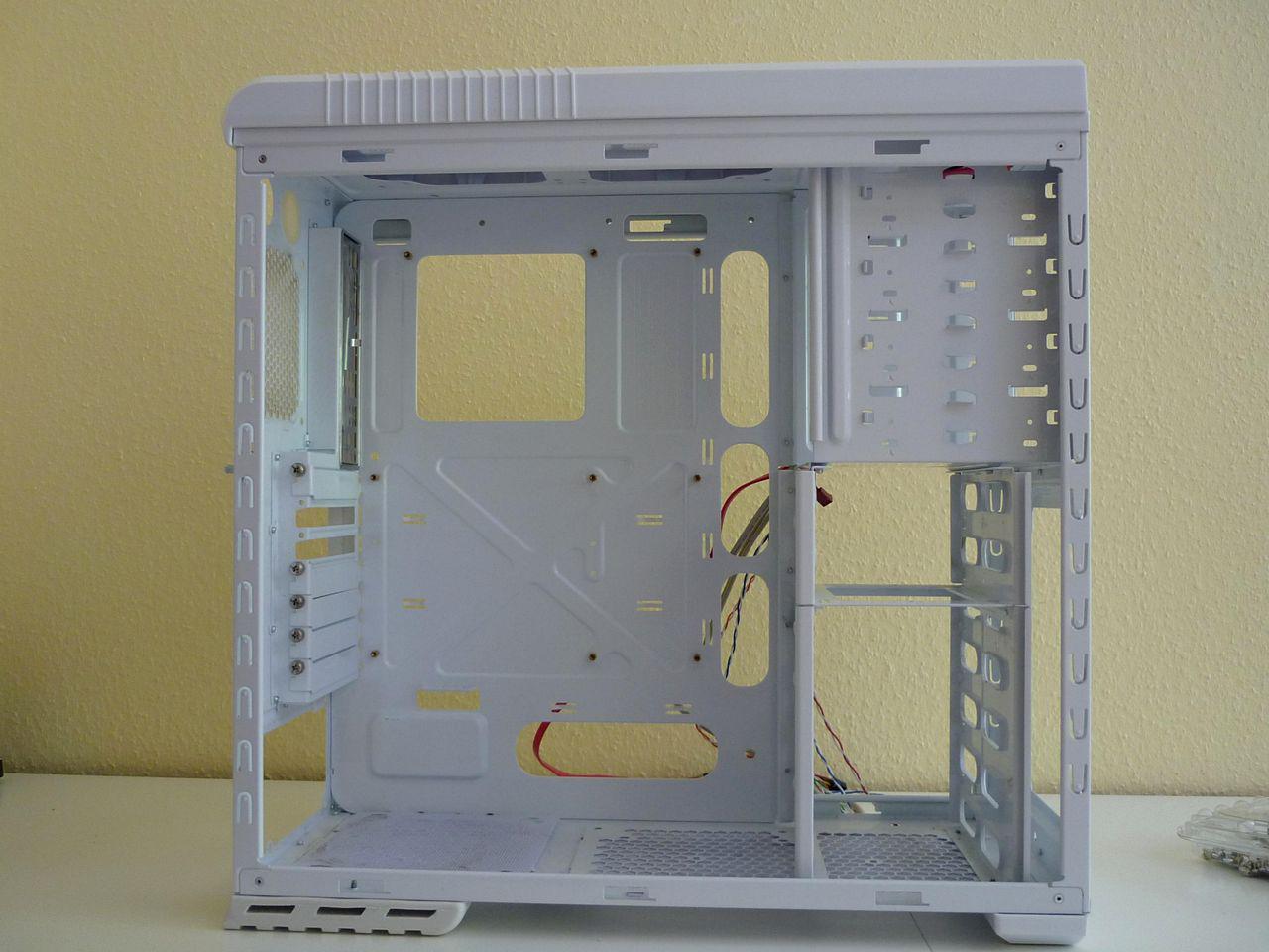 [03/02/2012] Wakü-Casemod: Blaues Leuchten aus dem Cooler Master CM 690 II (28)