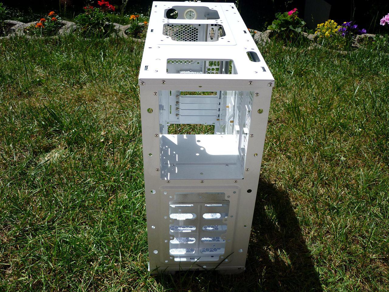 [03/02/2012] Wakü-Casemod: Blaues Leuchten aus dem Cooler Master CM 690 II (29)